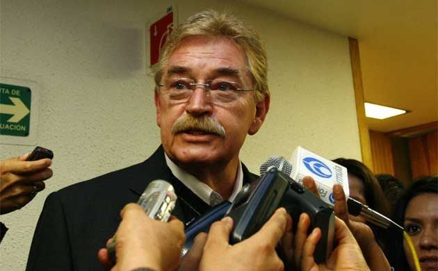 Salen Javier González Garza y Juan José García Ochoa del gabinete de Mancera