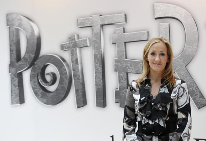 J.K. Rowling escribirá 3 nuevos libros sobre Hogwarts