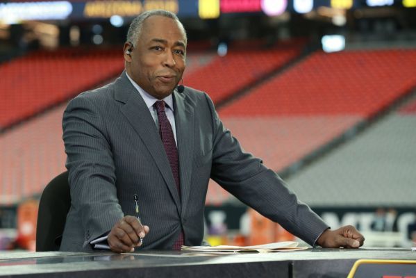 Muere conocido conductor de ESPN a los 61 años - john-saunders-3
