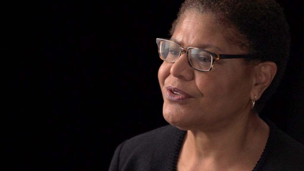 Miles piden evaluación psiquiátrica para Donald Trump - karen-bass-1024x576