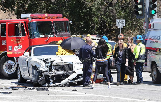Kris Jenner resulta lesionada en accidente de auto