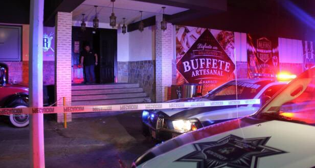 Comando ataca un bar y asesina a una mujer en Monterrey