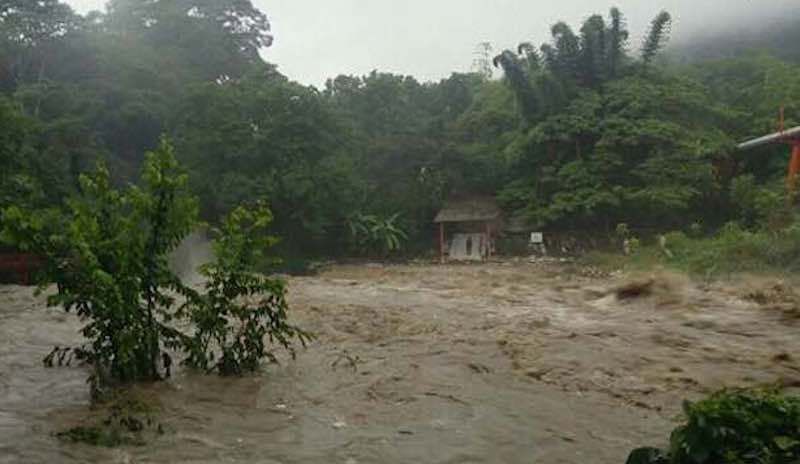 “Earl” ya ha cobrado la vida de 10 personas en Veracruz