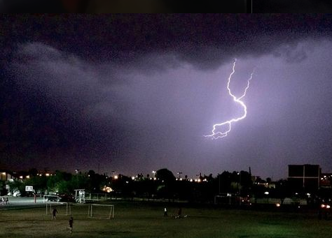 Lluvias dejan un desaparecido en Monterrey
