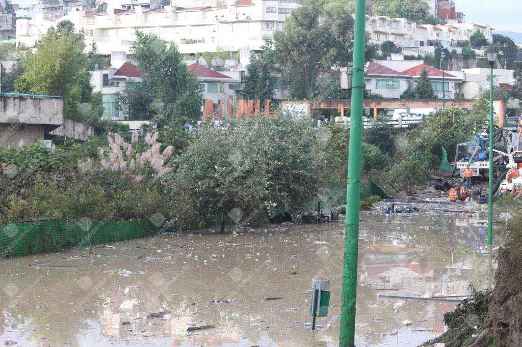 Vecinos de Interlomas piden ayuda tras lluvias del martes - lluvias6-1024x682