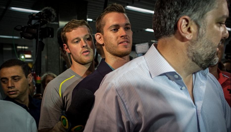 'Lochte fabricó reclamo por robo': Policía de Brasil - lochte