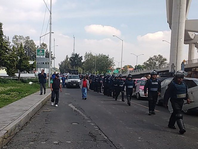 Maestros liberan la caseta de la México-Cuernavaca - maestros