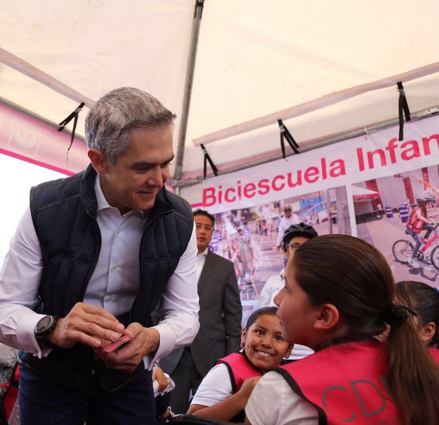 Gobierno capitalino analiza establecer Metrobús Cuatepec-Indios Verdes - mancera-la-raza-2