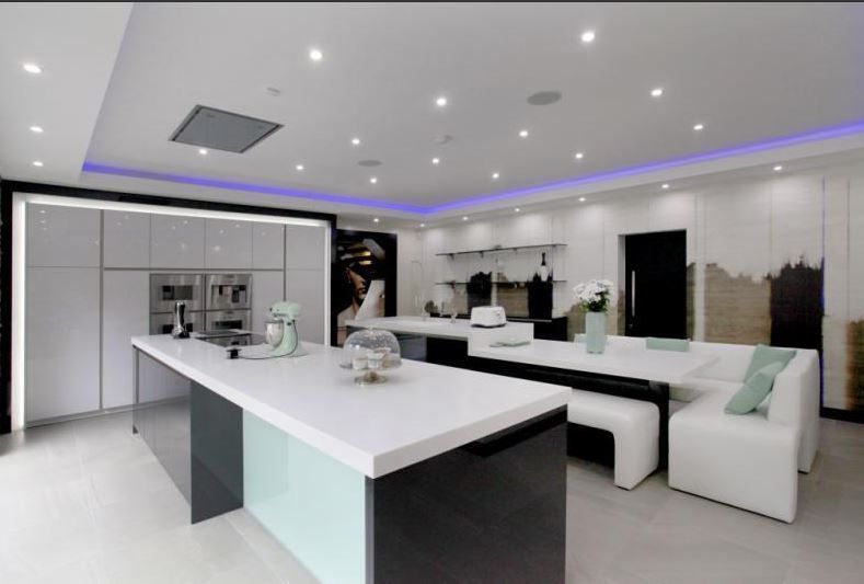 Zlatan pagará renta de 412 mil pesos mensuales en Inglaterra - manchester-united-players-house-9