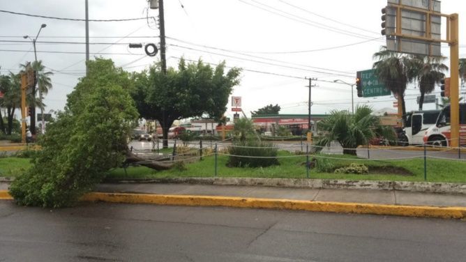 Continúan fuertes lluvias y caos en Mazatlán - maza-4