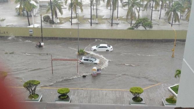 Continúan fuertes lluvias y caos en Mazatlán - maza2