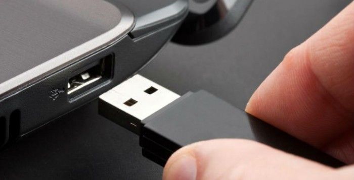 ¿Es peligroso desconectar la memoria USB sin expulsarla primero? - memoria-usb