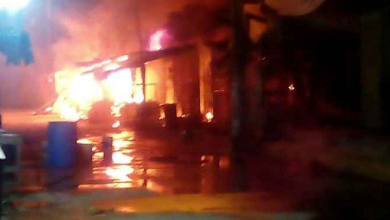 Se incendia mercado en Coyuca de Benítez