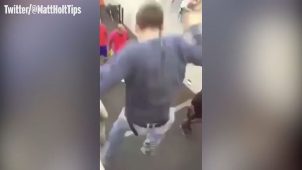 Video: aficionado no logra abrazar a Messi