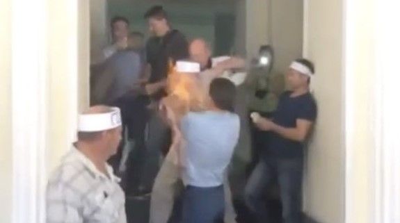 Video: minero ucraniano se prende fuego en conferencia de prensa