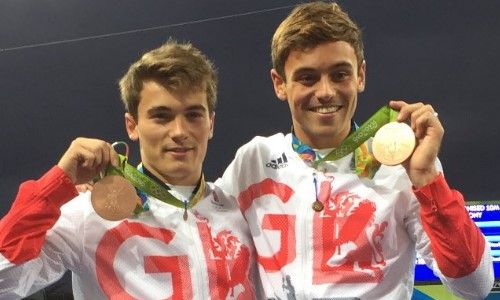 Mamá de medallista olímpico se enoja con los periódicos británicos