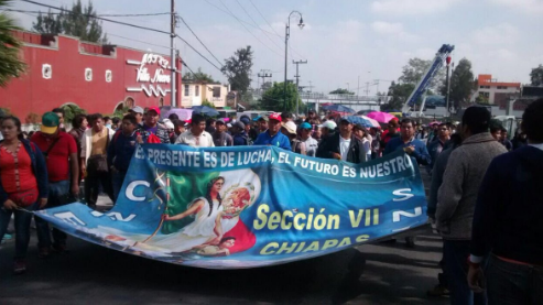 Maestros liberan la caseta de la México-Cuernavaca