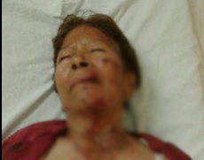 Regidor nayarita estrella botella de cerveza contra mujer