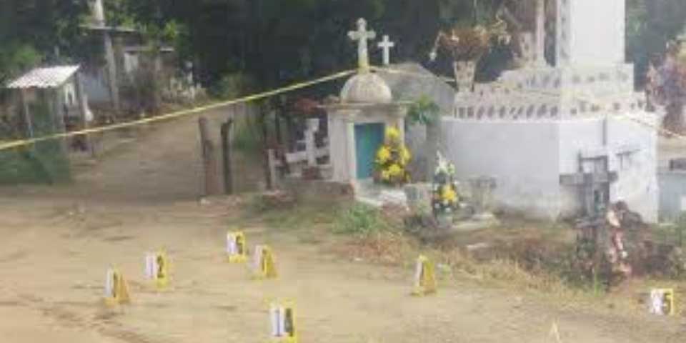 Asesinan a tiros a hombre en panteón de Zihuatanejo