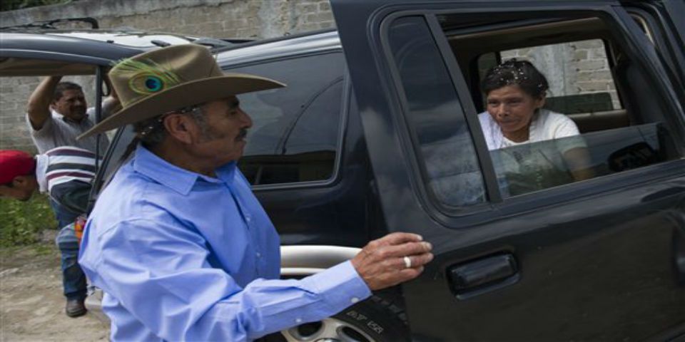 Tras 46 años de espera, pareja de Oaxaca logra casarse por la iglesia