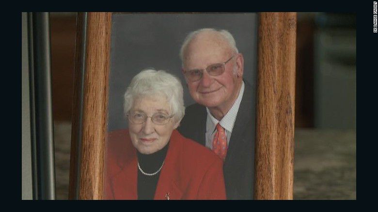 Pareja con 63 años de casados muere de forma natural por minutos de diferencia