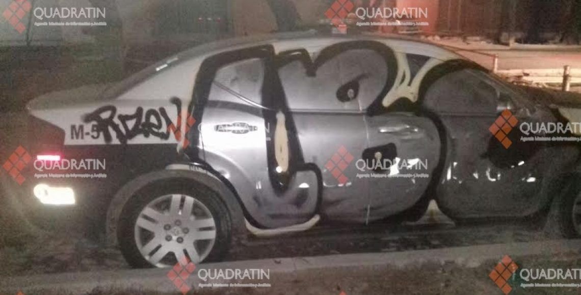 Grafitean patrulla en Querétaro