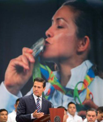 EPN se reúne con medallistas olímpicos mexicanos - peña-nieto-deportistas