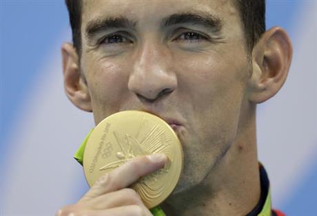 Michael Phelps gana oro en relevo - phelps