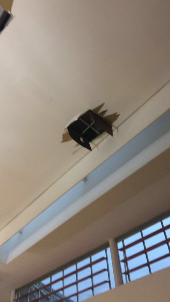 Inundaciones en el Valle de México - plafon-starbucks-1-576x1024