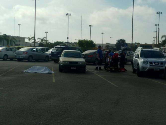 Balacera en centro comercial de Playa del Carmen deja un muerto