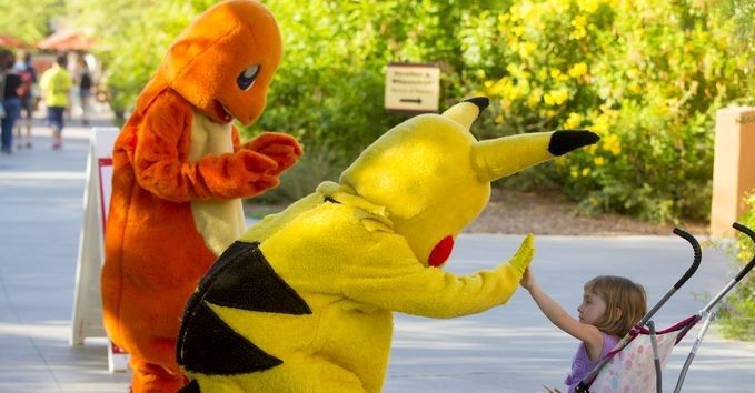 Compañías buscan atraer a jugadores de “Pokémon Go”