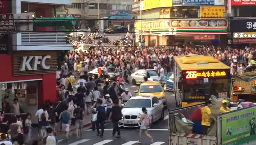 Se desata estampida humana en Taipei por un Pokémon