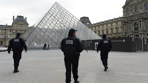 Detienen a un refugiado que planeaba cometer un atentado en París