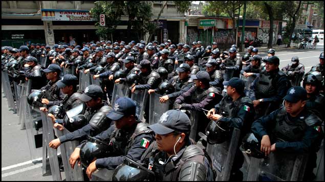 Cortes viales y al transporte por Maratón Internacional de Ciudad de México - policias