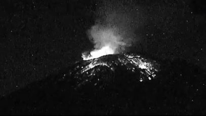 Caen fragmentos incandescentes por explosión del Popocatépetl