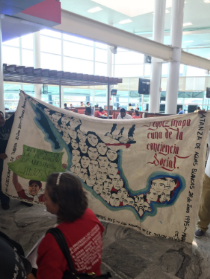 Maestros protestan en el aeropuerto de Guadalajara - protesta-aeropuerto