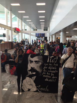 Maestros protestan en el aeropuerto de Guadalajara - protestas-aeropuerto-2