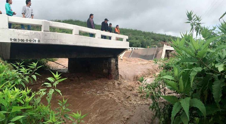 Dos puentes colapsan en Durango