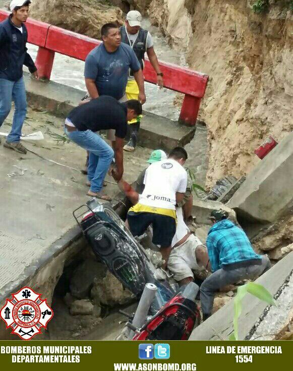 Earl deja casi 500 afectados y puente colapsado en Guatemala - puente-Melchor-de-Mencos-4