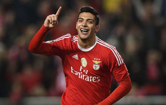 Raúl Jiménez será titular en el arranque de la liga portuguesa - rauljimenez9