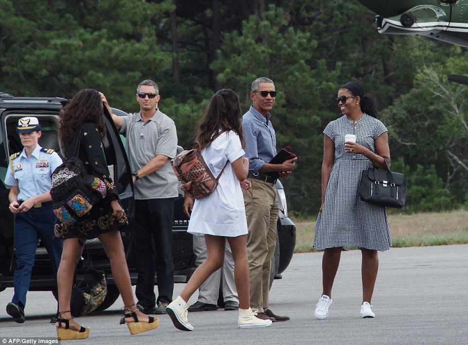 Regresan los Obama de sus vacaciones - regreso-vacaciones-obama-4