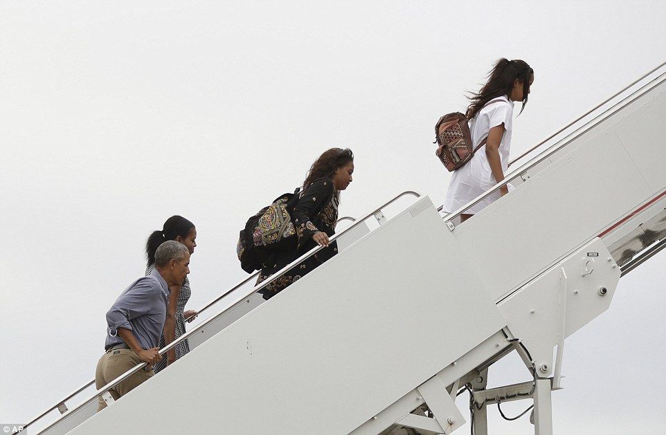 Regresan los Obama de sus vacaciones - regreso-vacaciones-obama-5