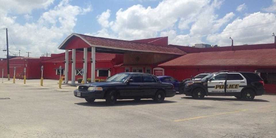 Video: mesero abre fuego en restaurante de Texas