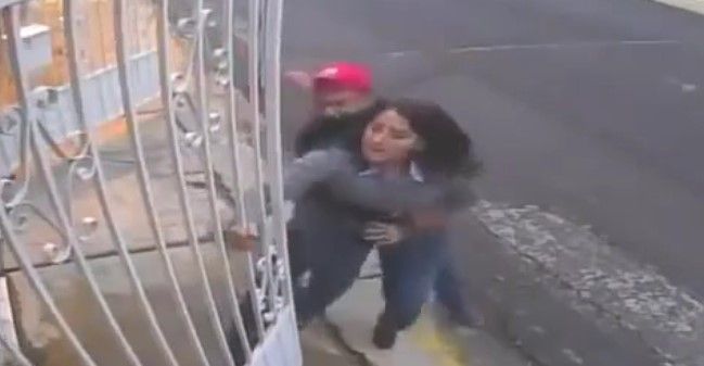 Video: roban automóvil en Lomas Verdes