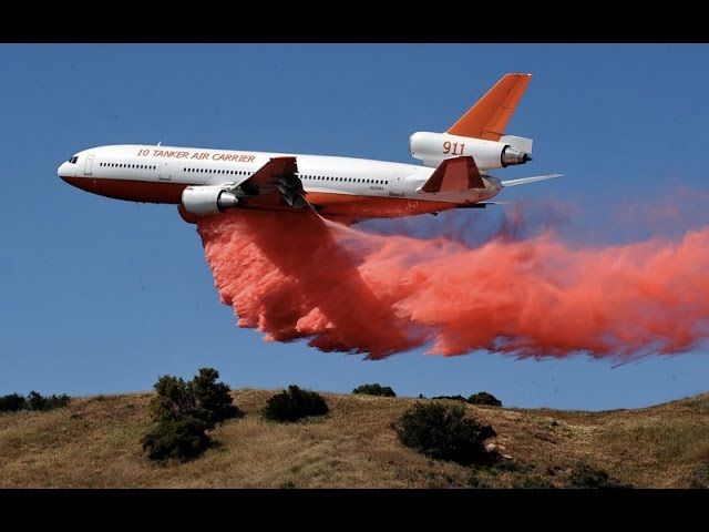 Más de 300 bomberos luchan contra incendio en California - sddefault