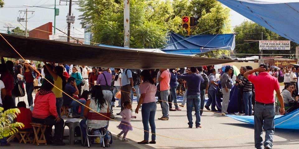 Sección 22 realiza filtros y bloqueos en carreteras de Oaxaca