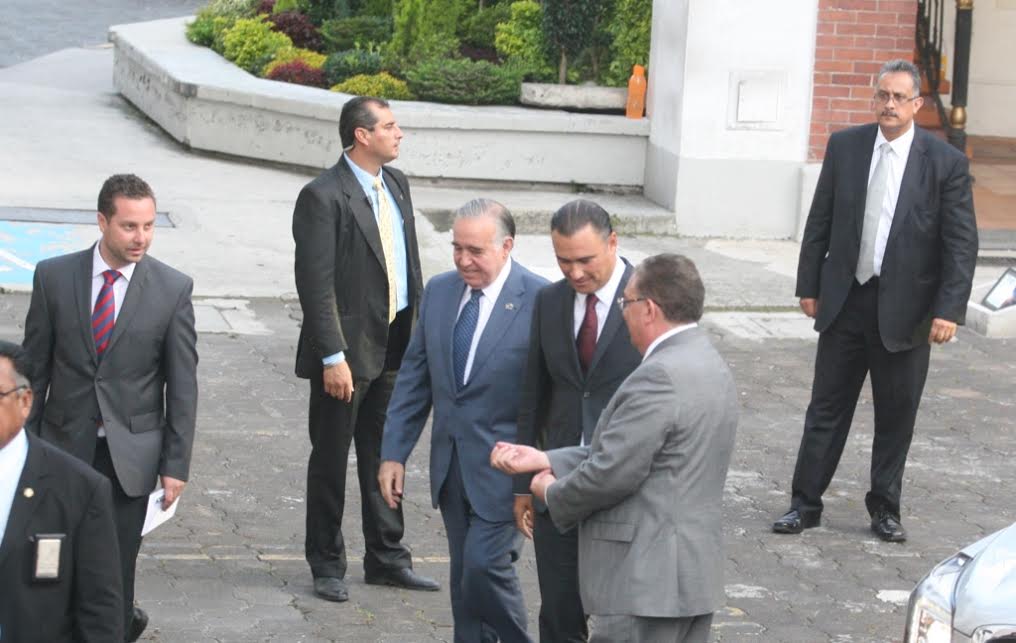 Sostienen reunión empresarios con Osorio Chong por bloqueos de la CNTE