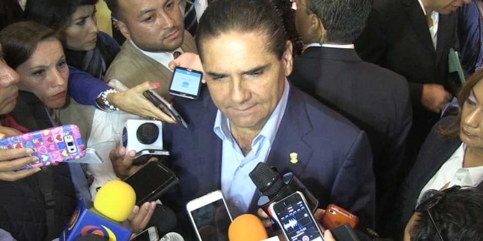 ‘CNTE y normalistas mantienen 200 unidades retenidas’: Silvano Aureoles