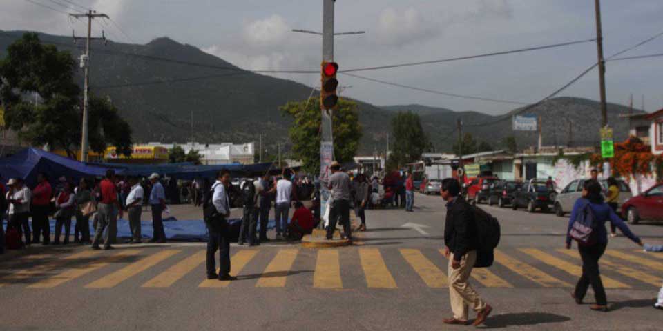 CNTE instala filtros y bloqueos en Oaxaca