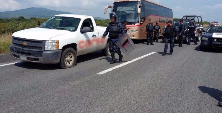 Federales detienen a 36 normalistas en Michoacán - ssp-detenidos-770x392